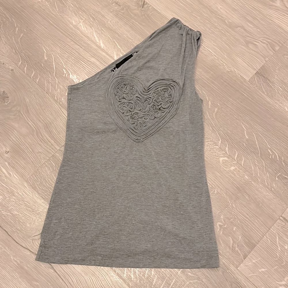 One shoulder top